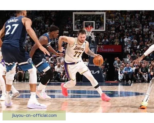 詹姆斯创NBA新纪录 东契奇42分助力刷新队史第一人